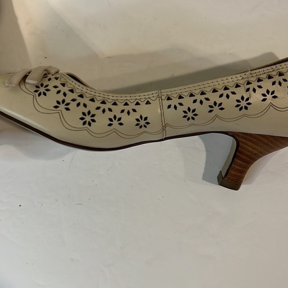 Victoria Spenser Beige Peep Toe Heels Size 8 - Picture 4 of 8